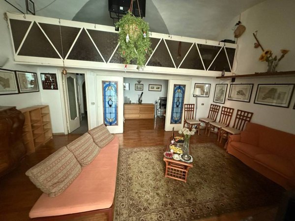 appartamento in affitto a Napoli in zona Chiaia