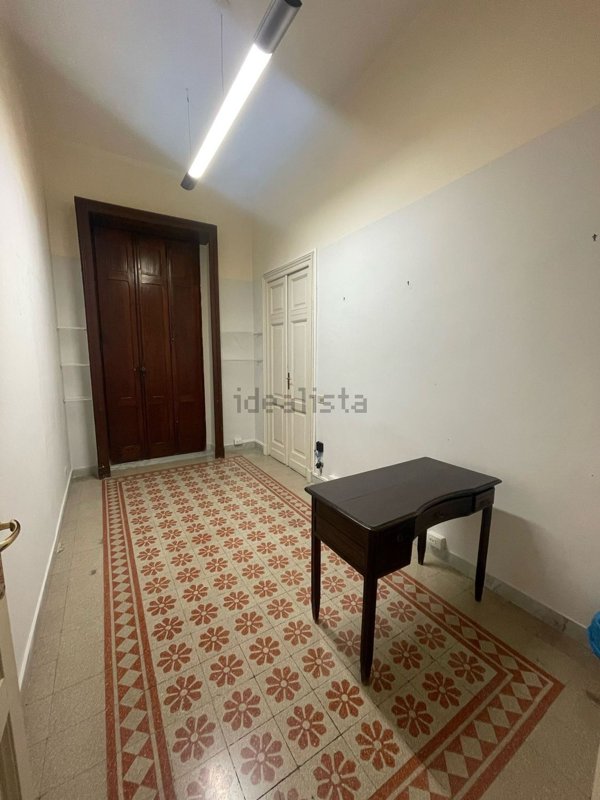 ufficio in affitto a Napoli in zona Chiaia