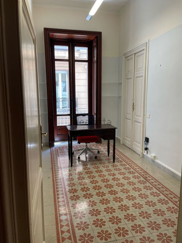 ufficio in affitto a Napoli in zona Chiaia