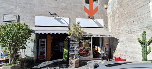 locale commerciale in affitto a Napoli in zona Chiaia
