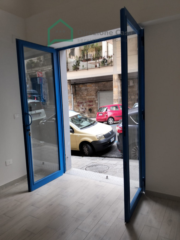 negozio in affitto a Napoli