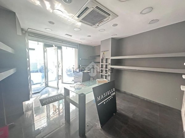 locale commerciale in affitto a Napoli in zona Secondigliano