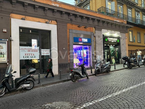 negozio in affitto a Napoli in zona Chiaia