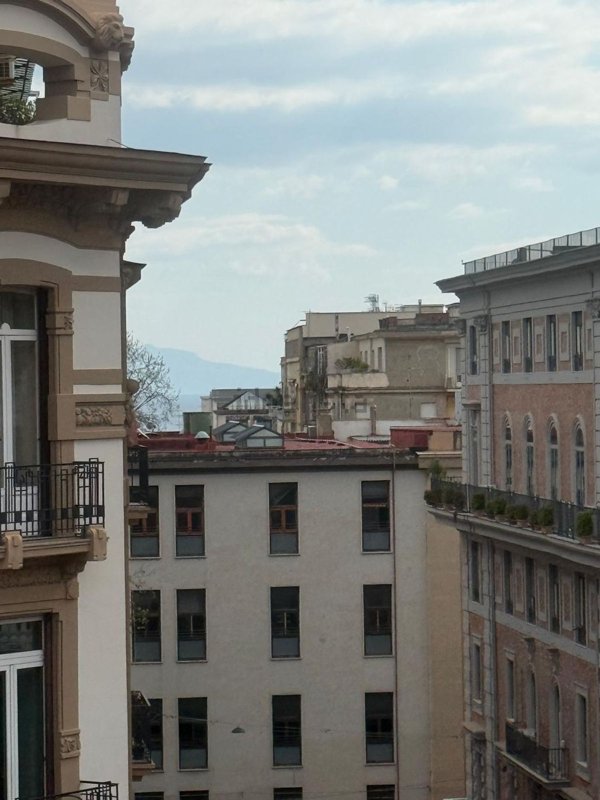 appartamento in affitto a Napoli in zona Chiaia