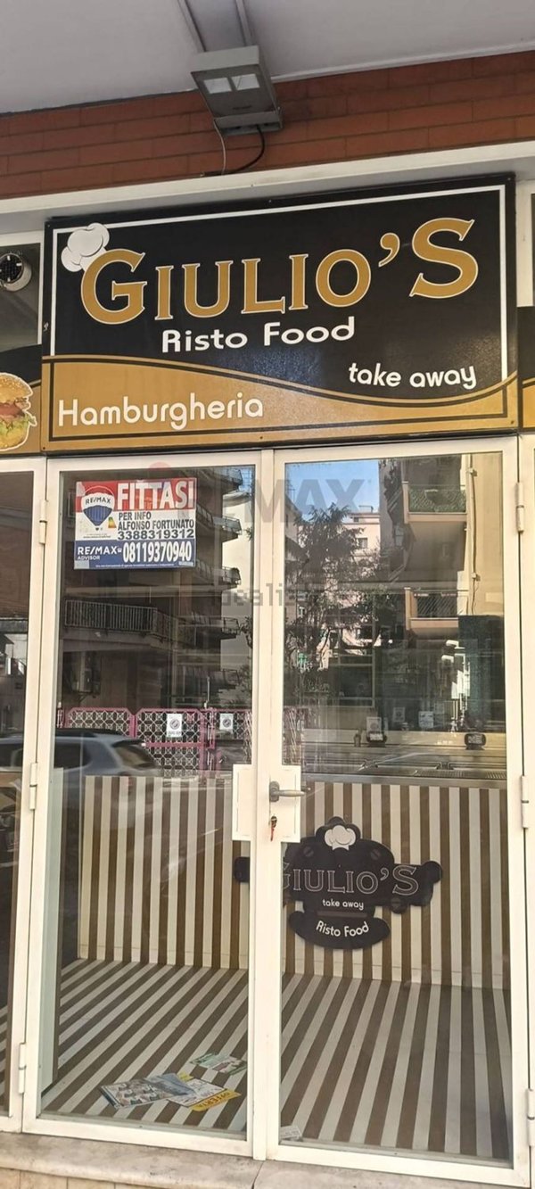 locale commerciale in affitto a Napoli in zona Vomero