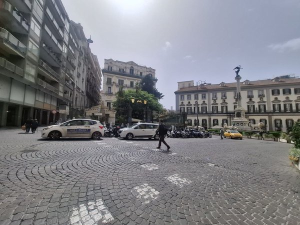 locale commerciale in affitto a Napoli in zona Chiaia