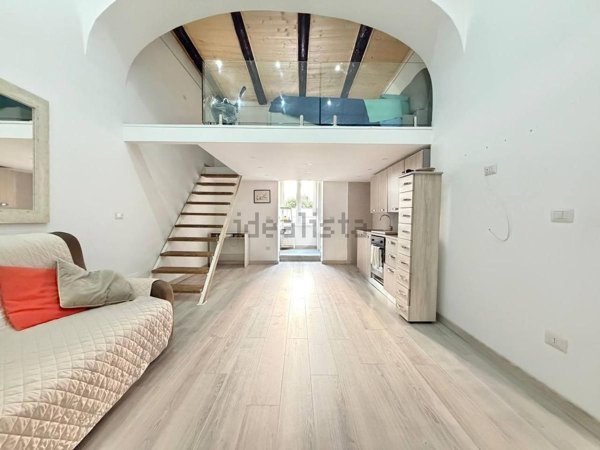 appartamento in affitto a Napoli in zona Chiaia