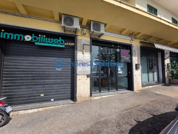negozio in affitto a Napoli in zona Vomero