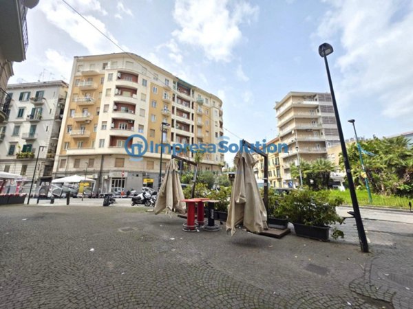 negozio in affitto a Napoli in zona Arenella