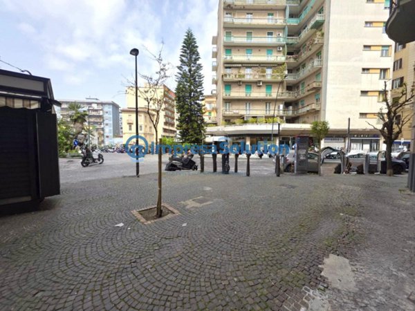 negozio in affitto a Napoli in zona Arenella