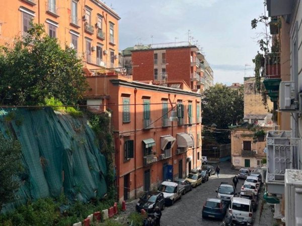 appartamento in affitto a Napoli in zona Chiaia