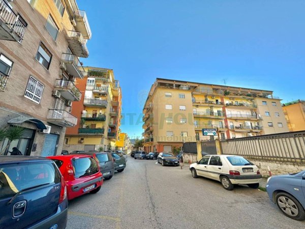 negozio in affitto a Napoli in zona Fuorigrotta