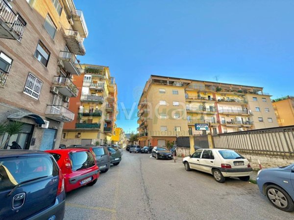 negozio in affitto a Napoli in zona Bagnoli