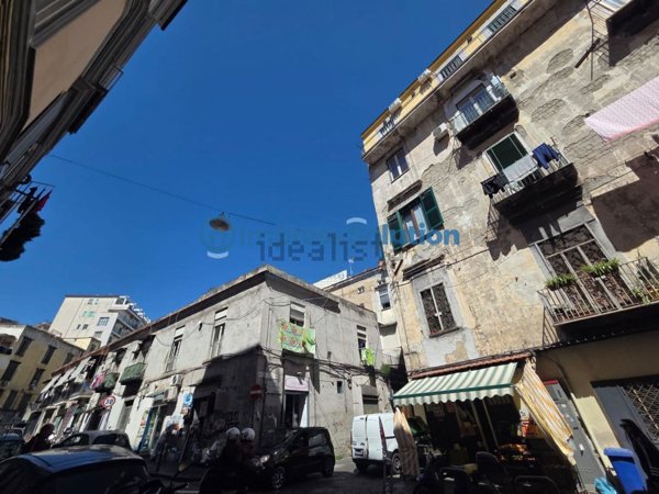 negozio in affitto a Napoli