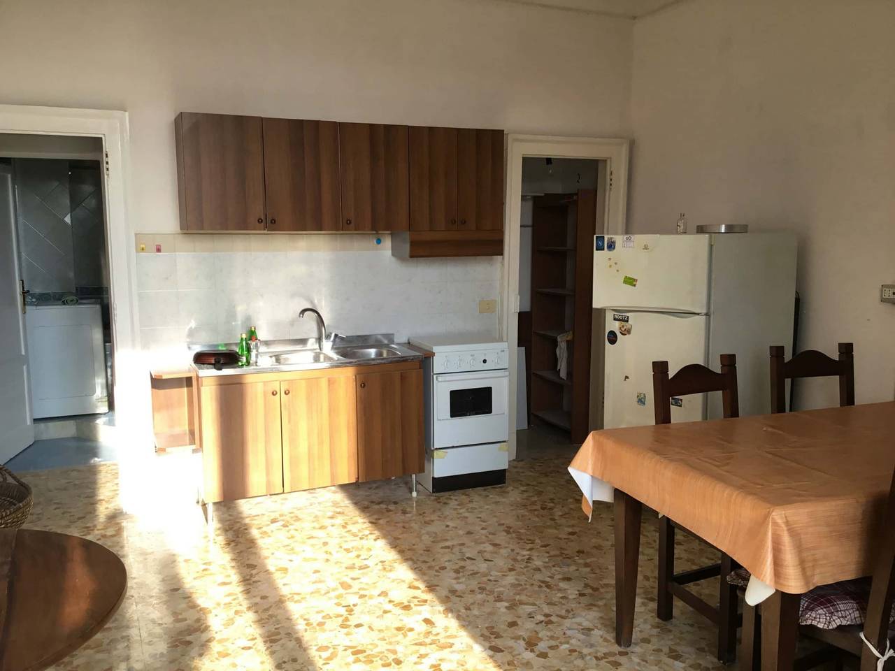 negozio in affitto a Napoli in zona Chiaia