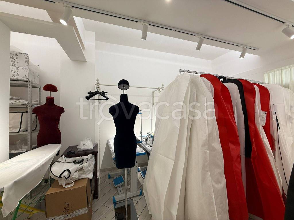 negozio in affitto a Napoli in zona Soccavo