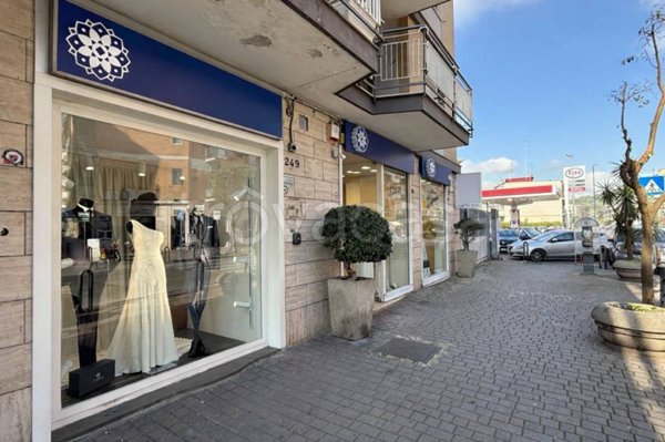 negozio in affitto a Napoli in zona Soccavo