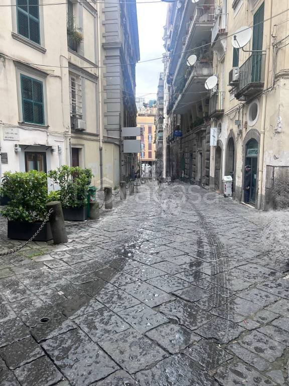 locale commerciale in affitto a Napoli in zona Chiaia