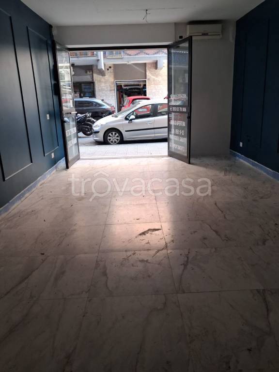 negozio in affitto a Napoli