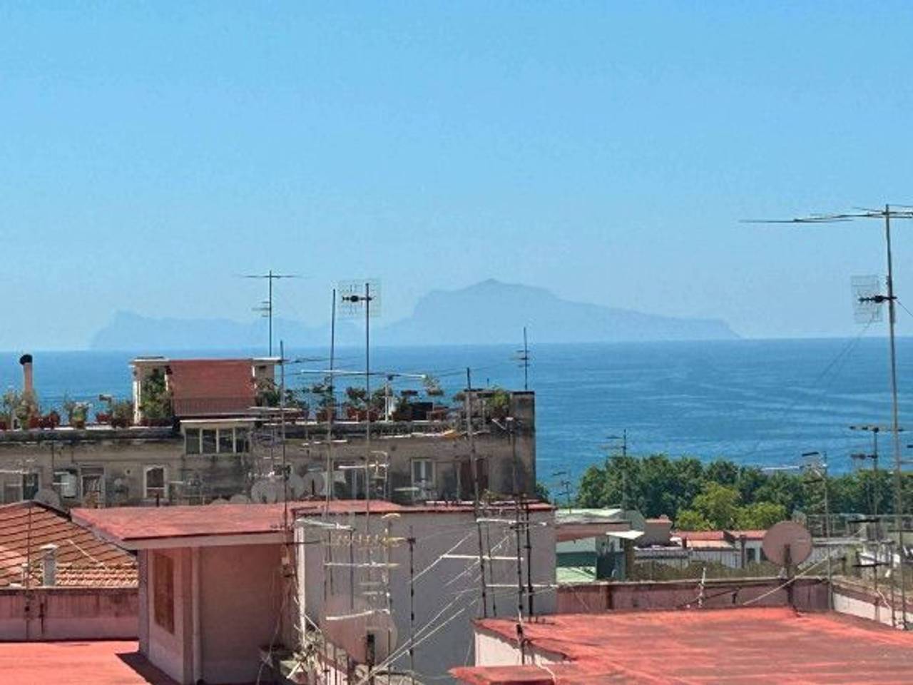 appartamento in affitto a Napoli in zona Chiaia