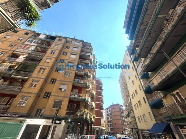 negozio in affitto a Napoli