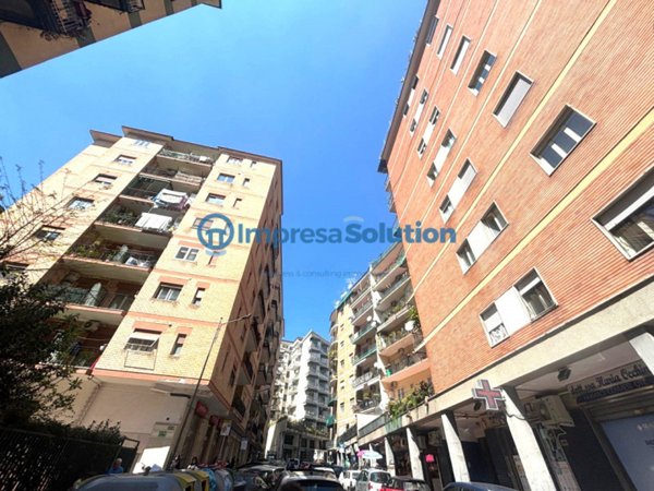 negozio in affitto a Napoli