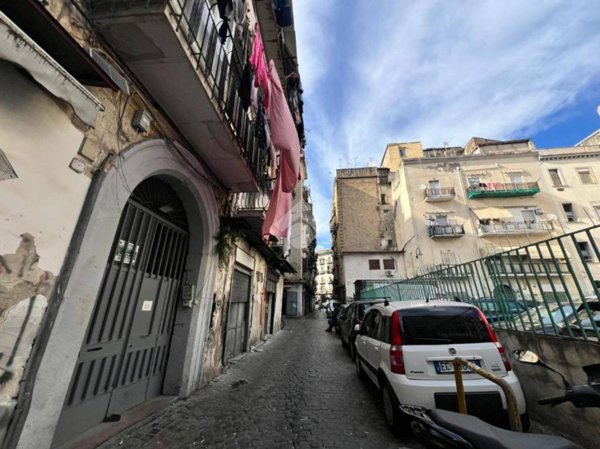 locale di sgombero in affitto a Napoli