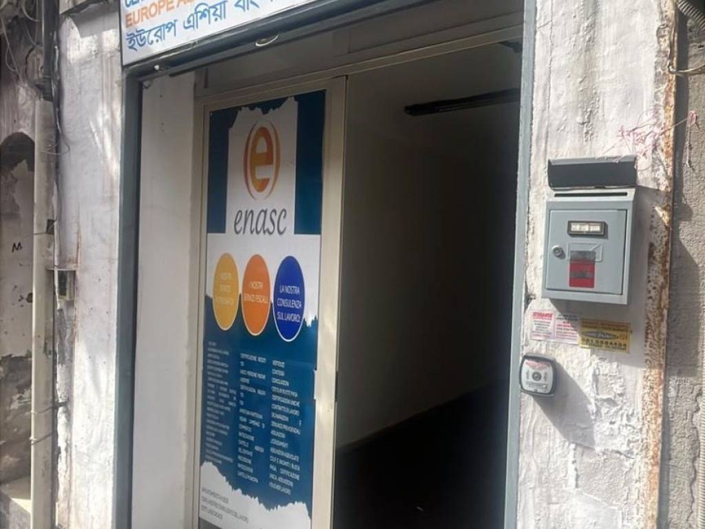 negozio in affitto a Napoli in zona Pendino / San Giuseppe