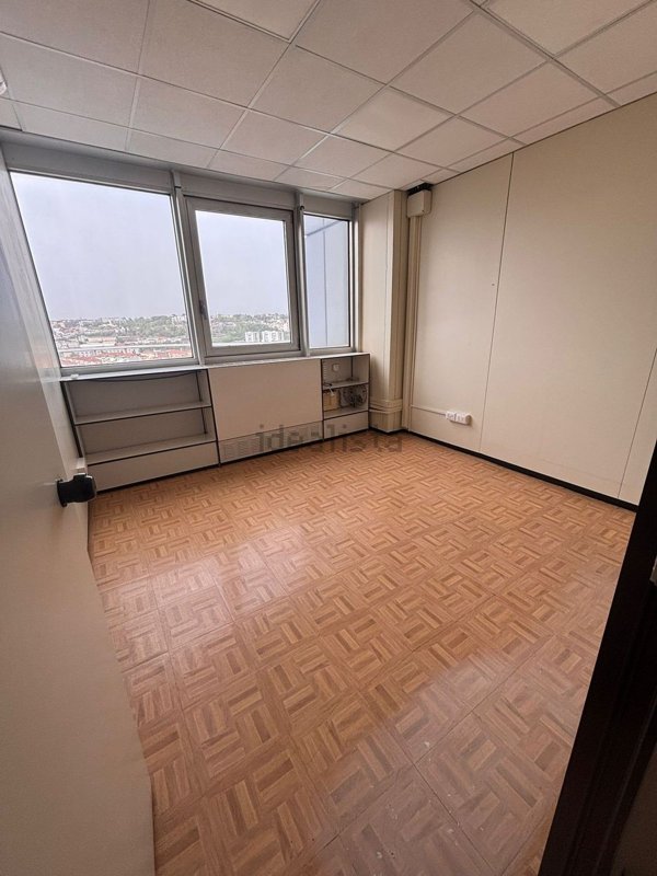 ufficio in affitto a Napoli in zona Poggioreale