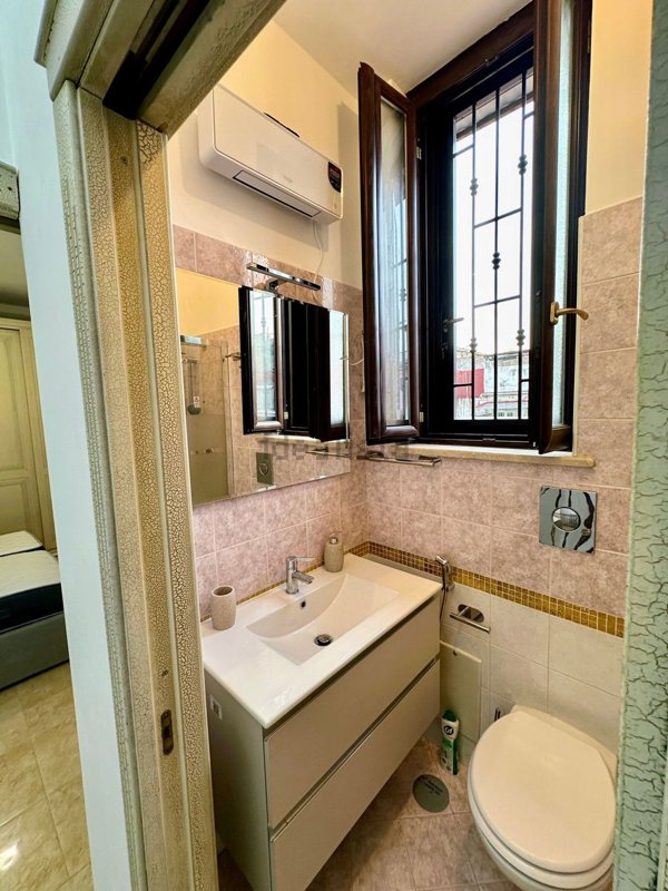 casa indipendente in affitto a Napoli in zona Pendino / San Giuseppe