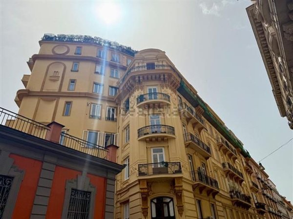 appartamento in affitto a Napoli in zona Chiaia