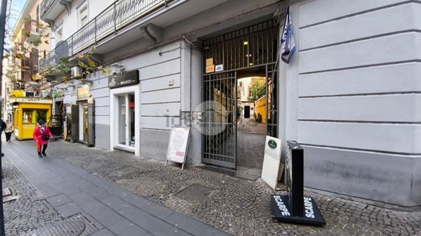 locale commerciale in affitto a Napoli in zona Vomero