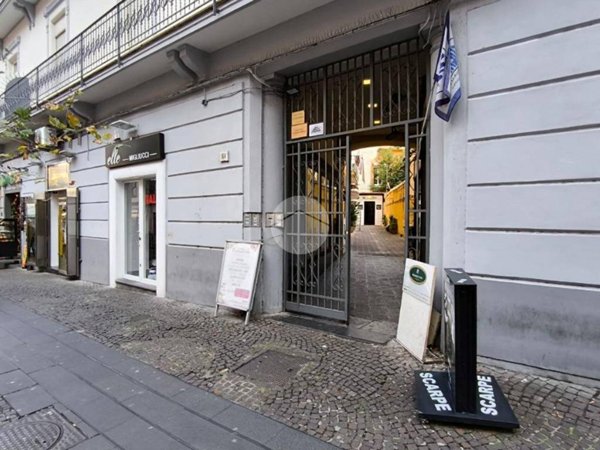 locale commerciale in affitto a Napoli in zona Vomero
