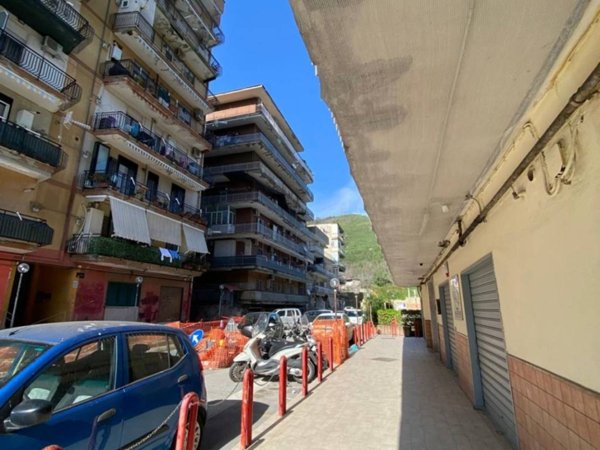 locale commerciale in affitto a Napoli in zona Pianura