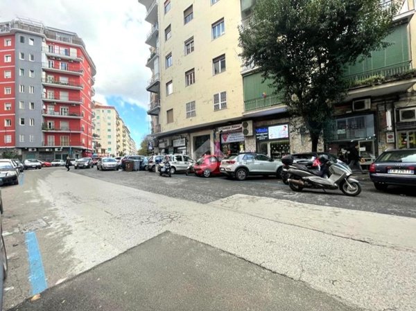 negozio in affitto a Napoli in zona Vomero