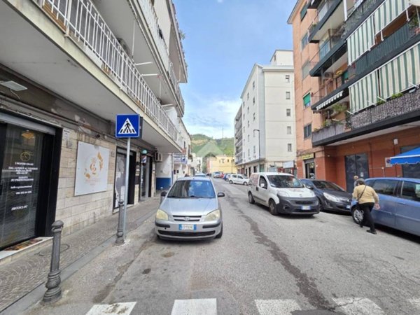 negozio in affitto a Napoli in zona Soccavo