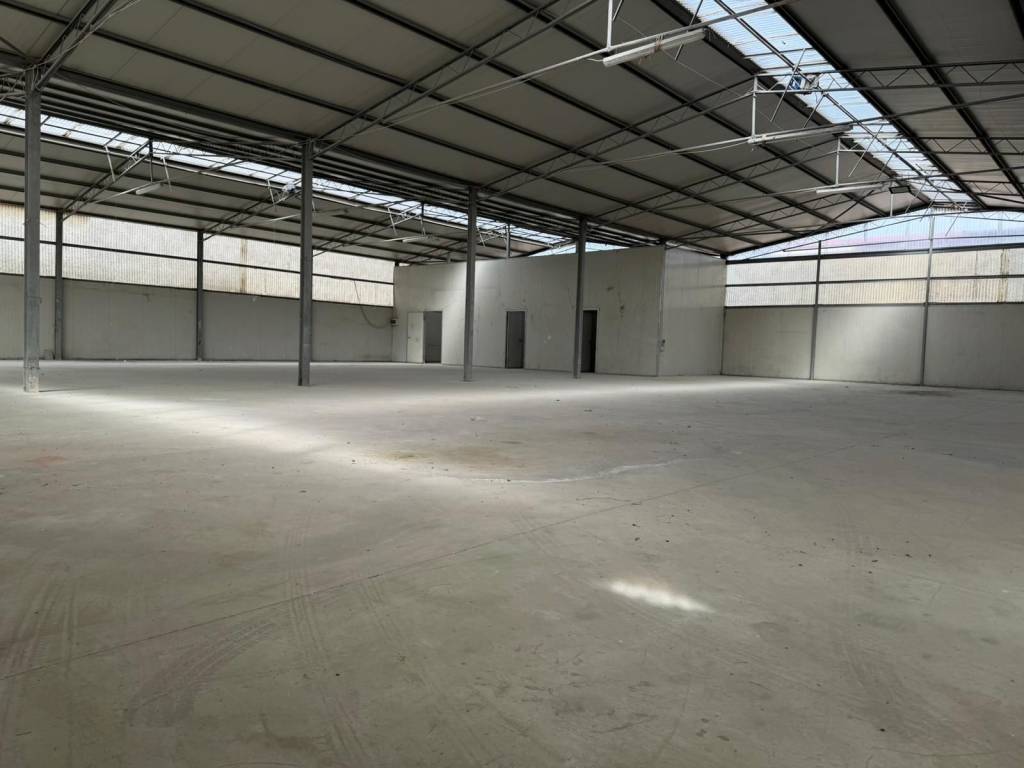 locale commerciale in affitto a Napoli in zona Poggioreale