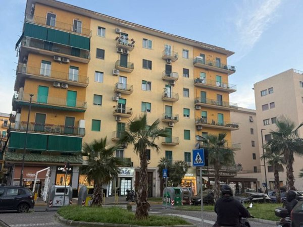 negozio in affitto a Napoli in zona Fuorigrotta