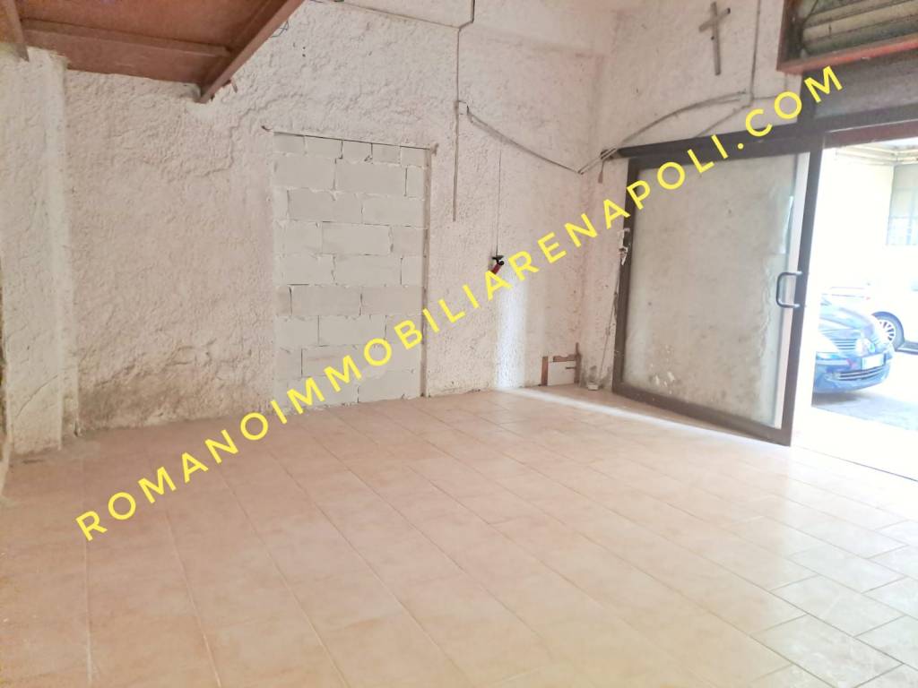 negozio in affitto a Napoli in zona Fuorigrotta