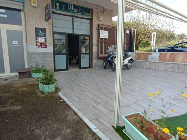negozio in affitto a Napoli in zona Fuorigrotta