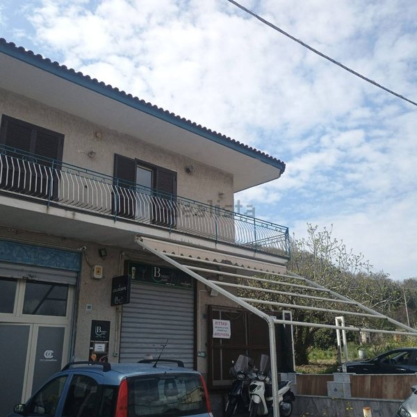 locale commerciale in affitto a Napoli in zona Bagnoli