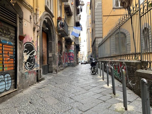 negozio in affitto a Napoli