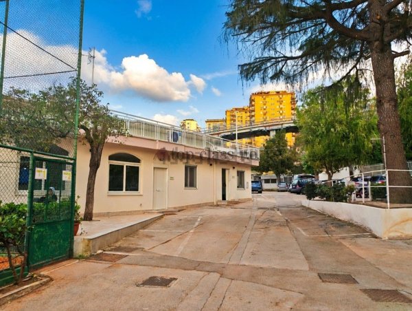 locale commerciale in affitto a Napoli in zona Soccavo