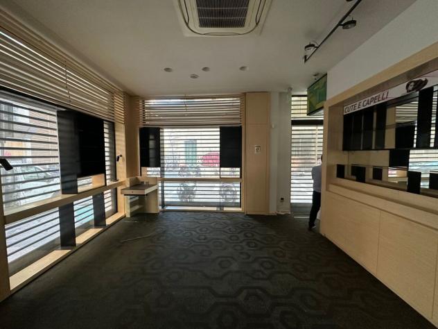 negozio in affitto a Napoli