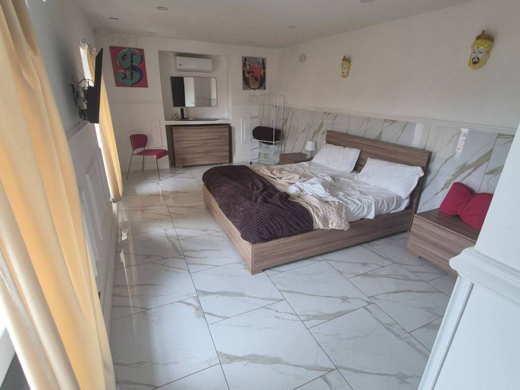 appartamento in affitto a Napoli in zona Chiaia
