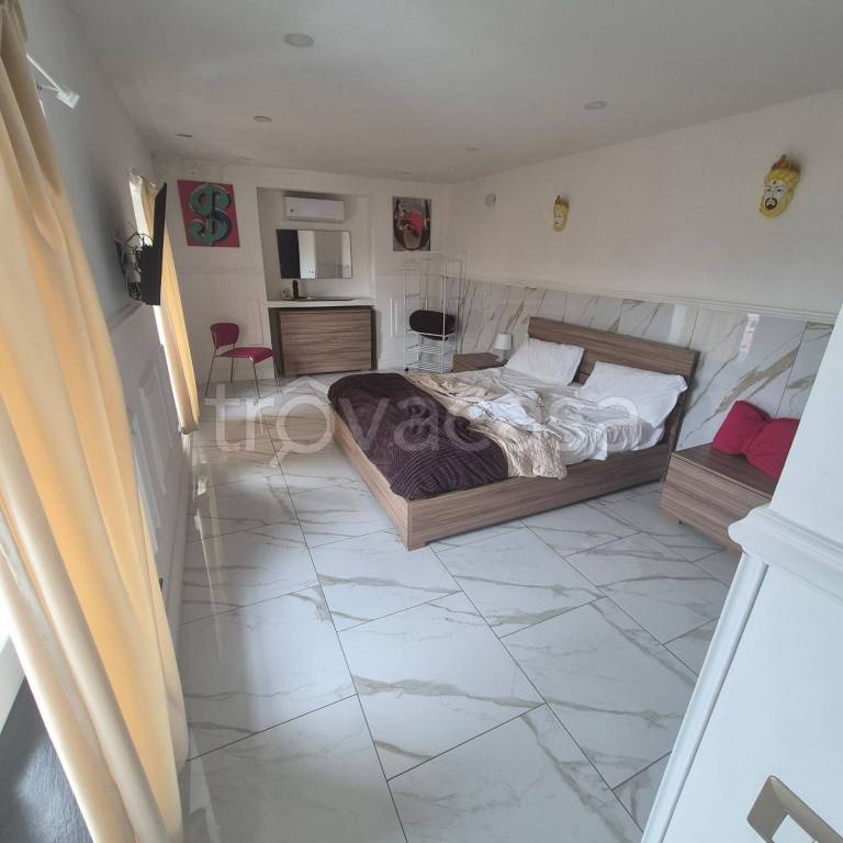 appartamento in affitto a Napoli in zona Chiaia