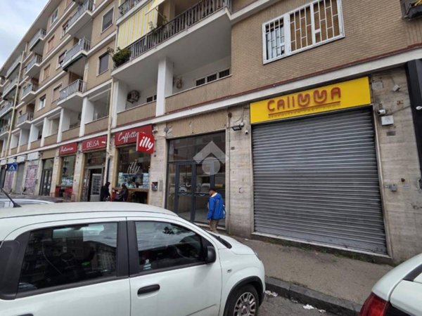 negozio in affitto a Napoli in zona Soccavo
