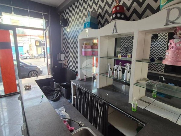 negozio in affitto a Napoli in zona Zona Industriale-Ferrovia