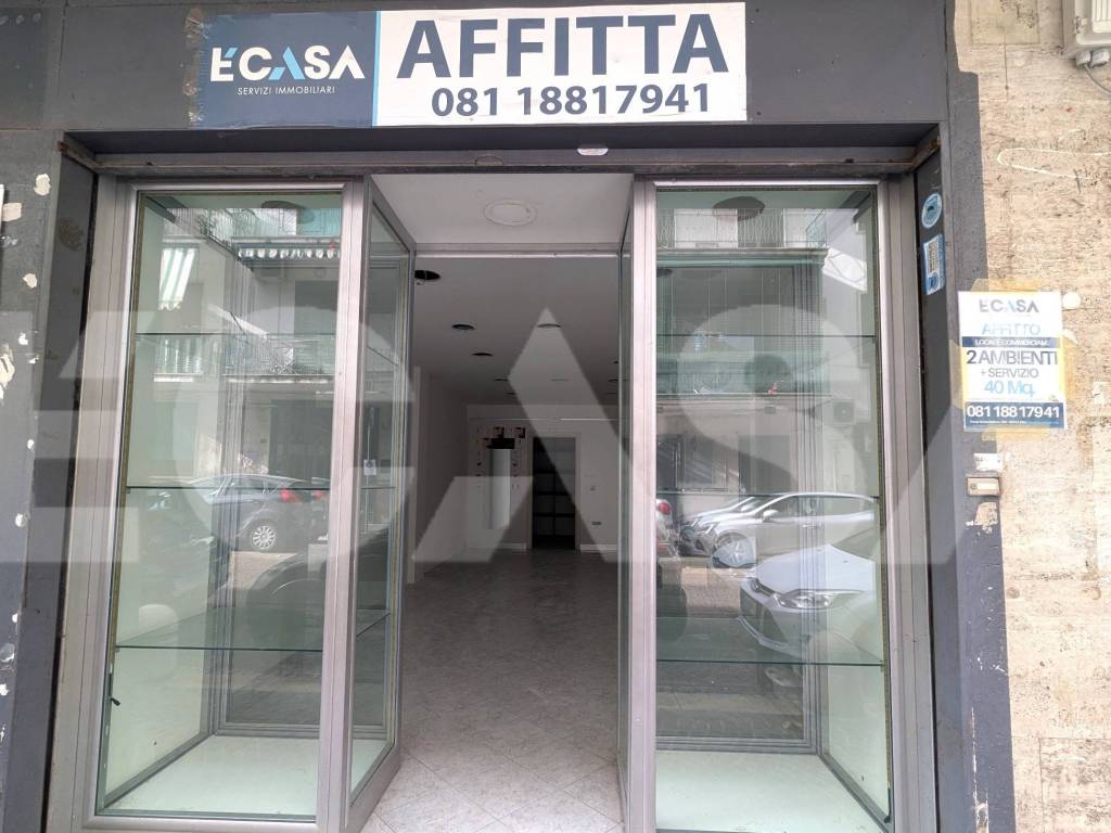 negozio in affitto a Napoli in zona Capodichino