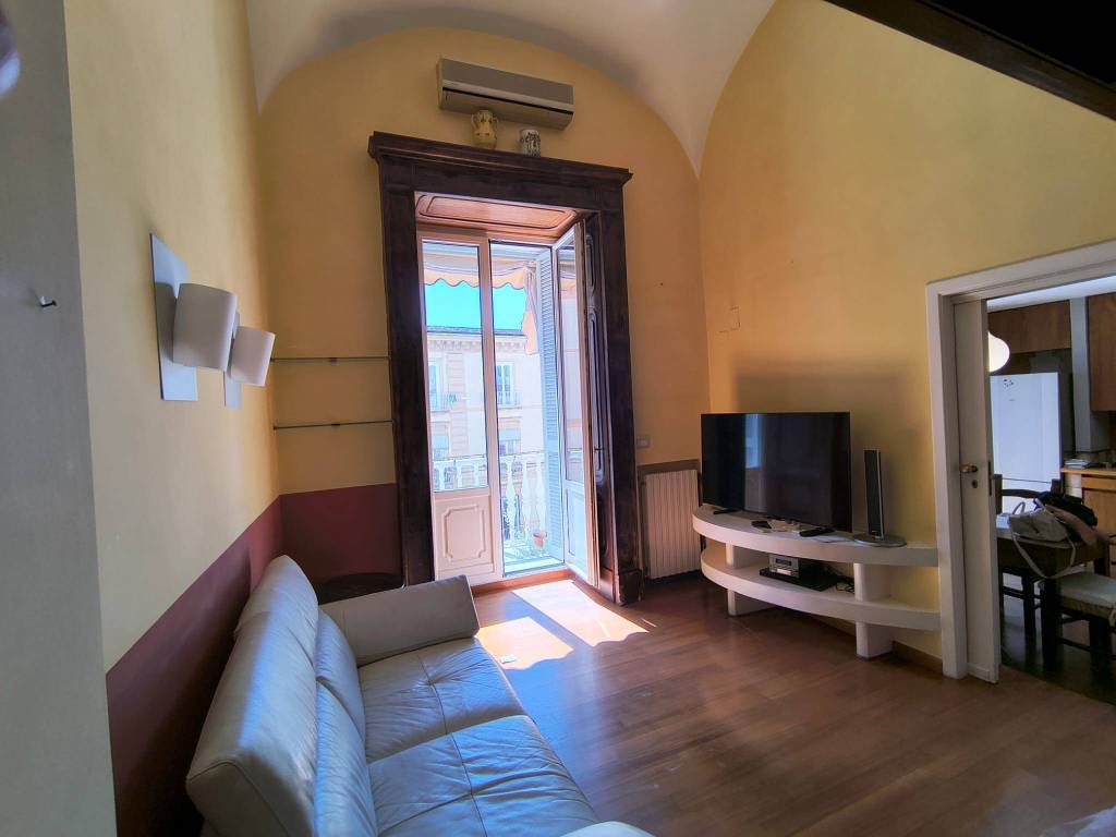 appartamento in affitto a Napoli in zona Chiaia
